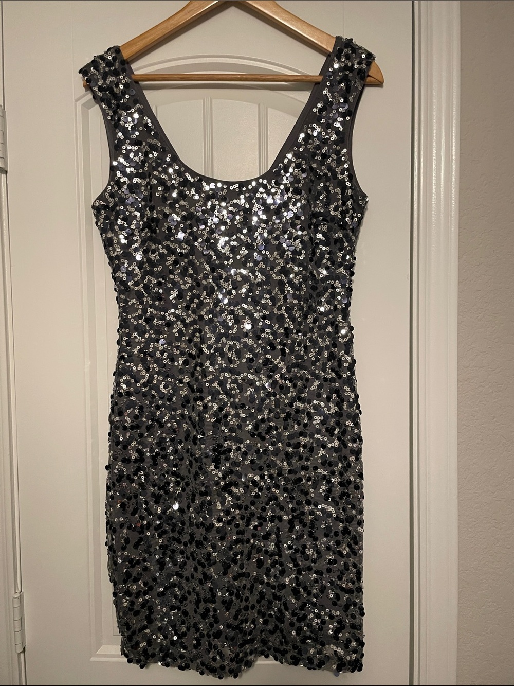 Guess Black Sequin Scoop Neck Party Dress size 8